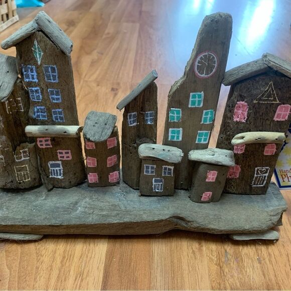 Driftwood house decorative display - Picture 5 of 5